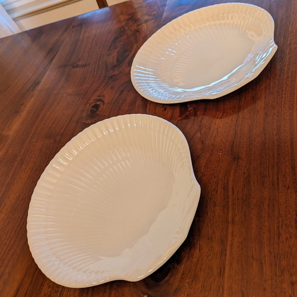 2 Wedgewood Dinner white plates Nautilus Collection - Picture 9 of 9